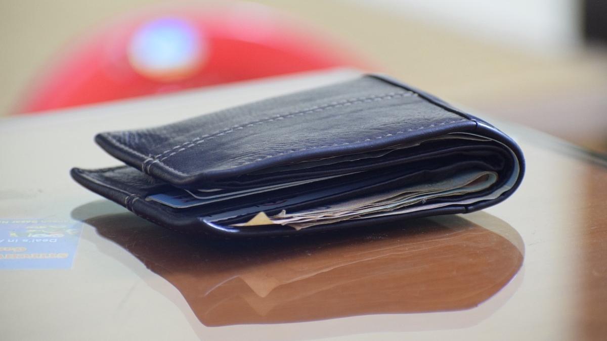 peste jumatate romani situatia financiara s a inrautatit crestere preturi energie