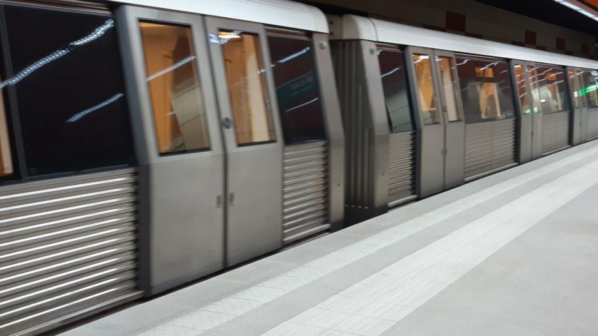 placa ceramica piata victoriei metrou