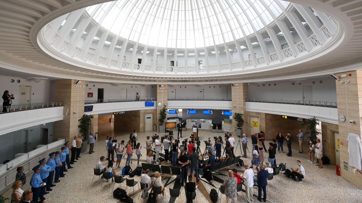 aaeroport baneasa inaugurat