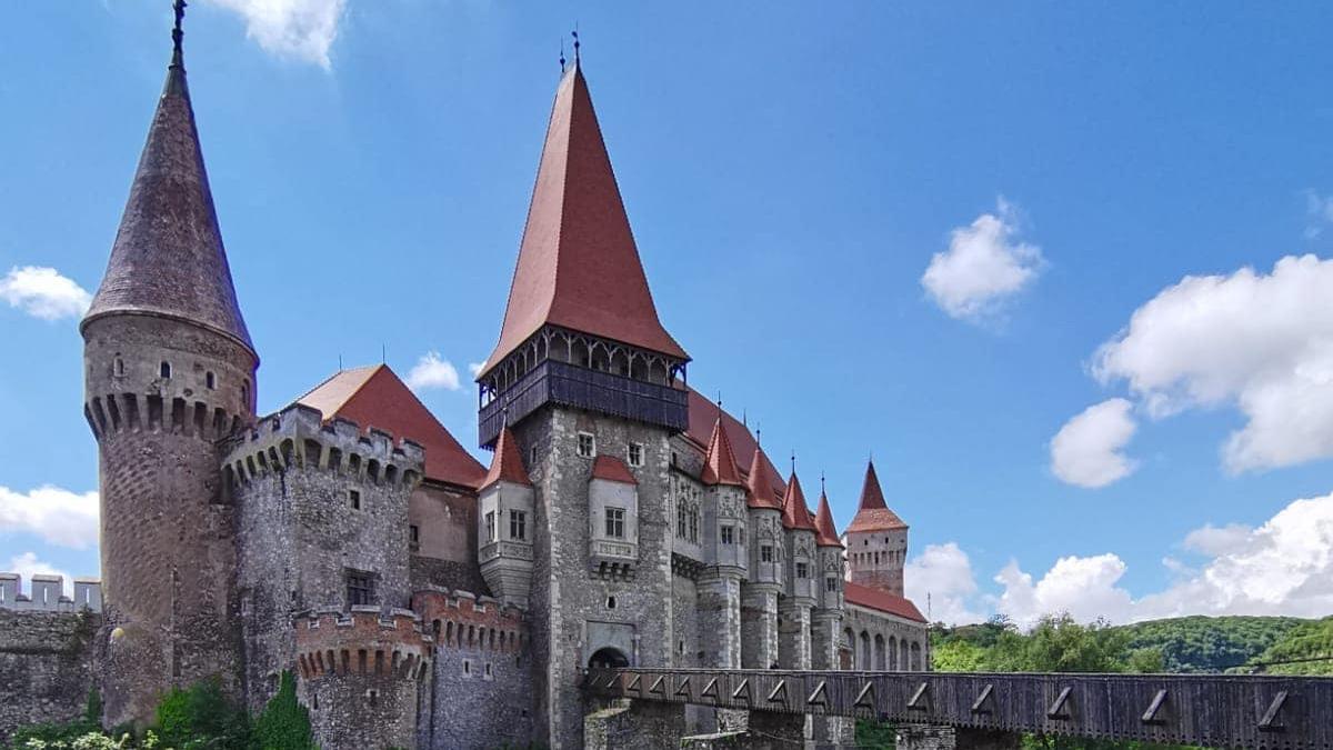 s a descoperit noua incapere castelul corvinilor lucrarilor restaurare