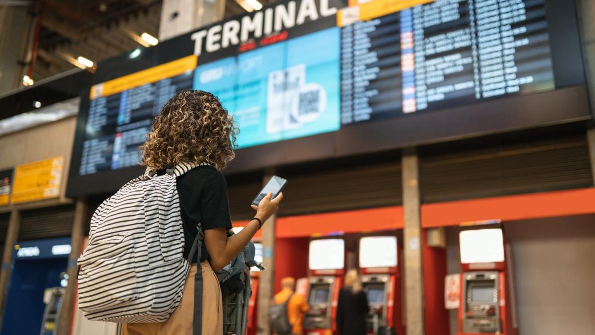 adolescenti 16 ani ies din tara fara adult