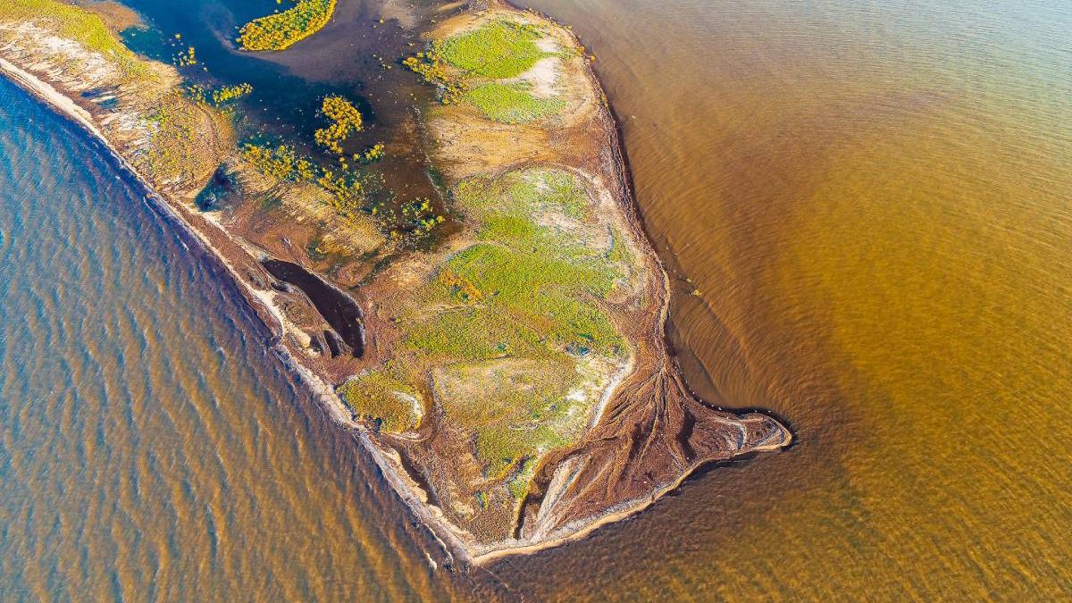 locul din romania care extinde teritoriul tarii insula sacalin