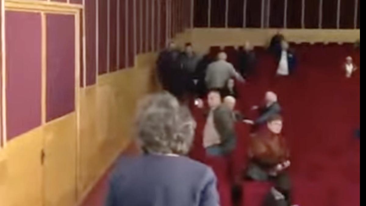 bataie sedinta consiliul local fagaras 4 consilieri un preot la spital