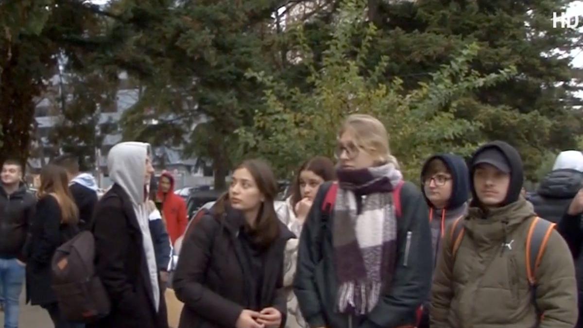 imigrantii la cozile umilintei din romania dorm in frig pentru a putea ramane in tara noastra