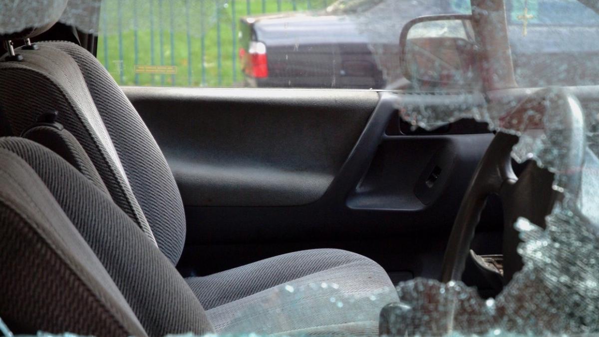 curier constanta retinut a inscenat sacosa furata 80 000 lei