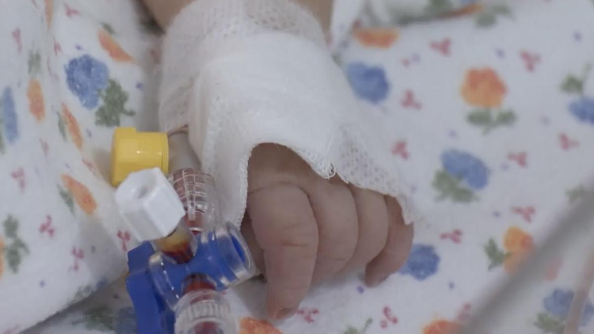 O asistentă i-a injectat adrenalină unui bebeluș de două luni, în loc să îi facă aerosoli, la un spital din Cluj