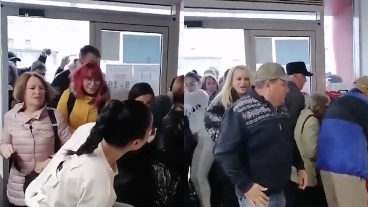 locuitori bacau se imbulzesc sa intre magzin second hand haine reduse