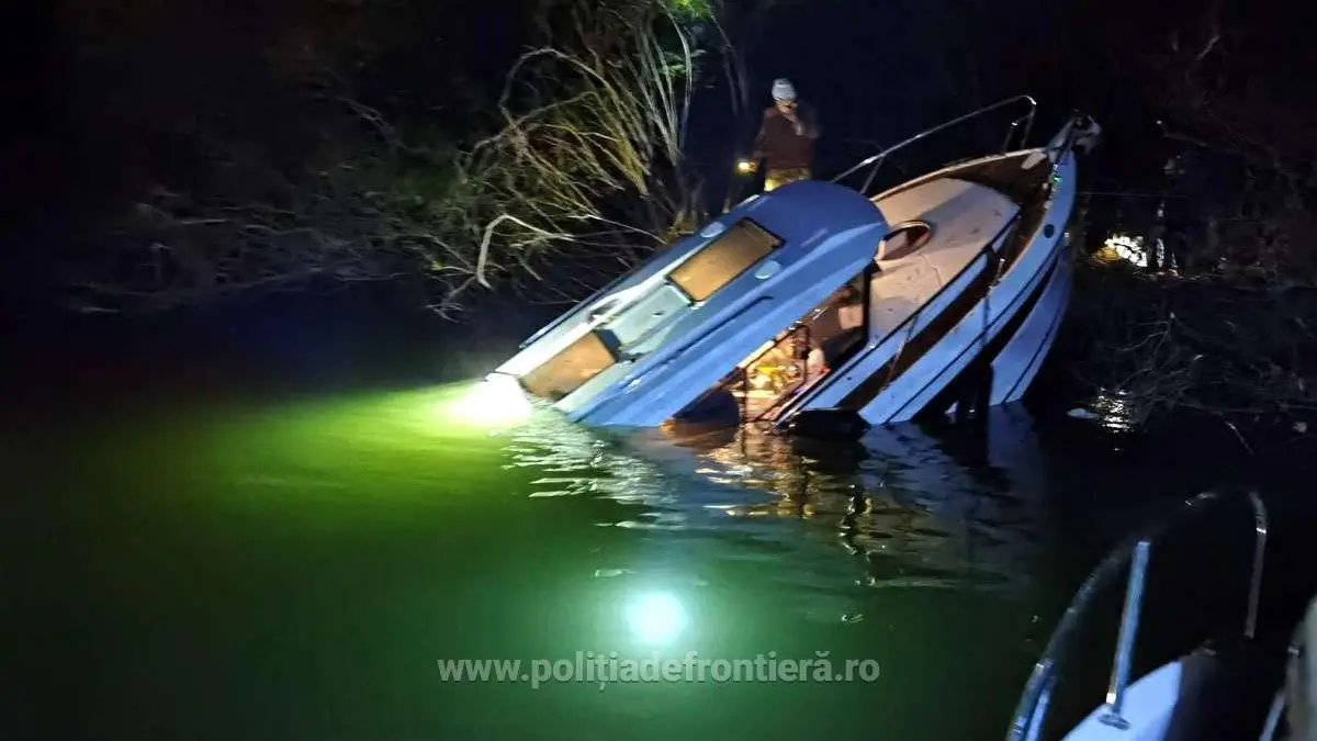 trei turisti salvati inec barca scufundata bratul chilia