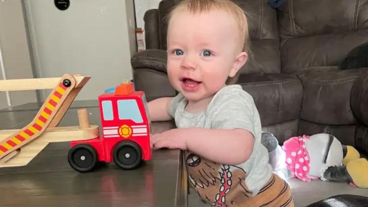 copil ucis canapea electrica extensibila