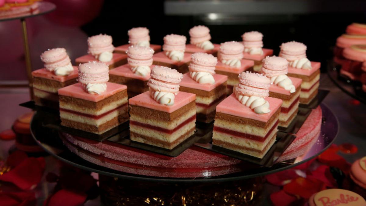 dulciurile scumpit 25 la suta cat costa acum felie tort