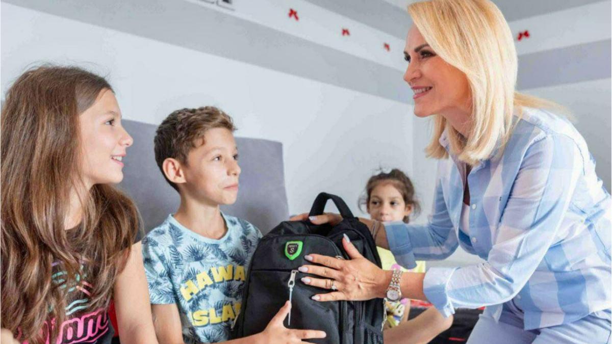 gabriela firea anunta finantarea cu 50 de milioane de euro pentru 150 de centre de zi destinate