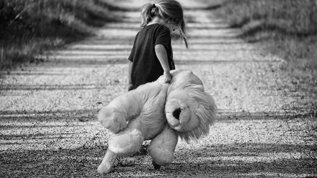 fetita 8 ani trait inchisa familie oras germania