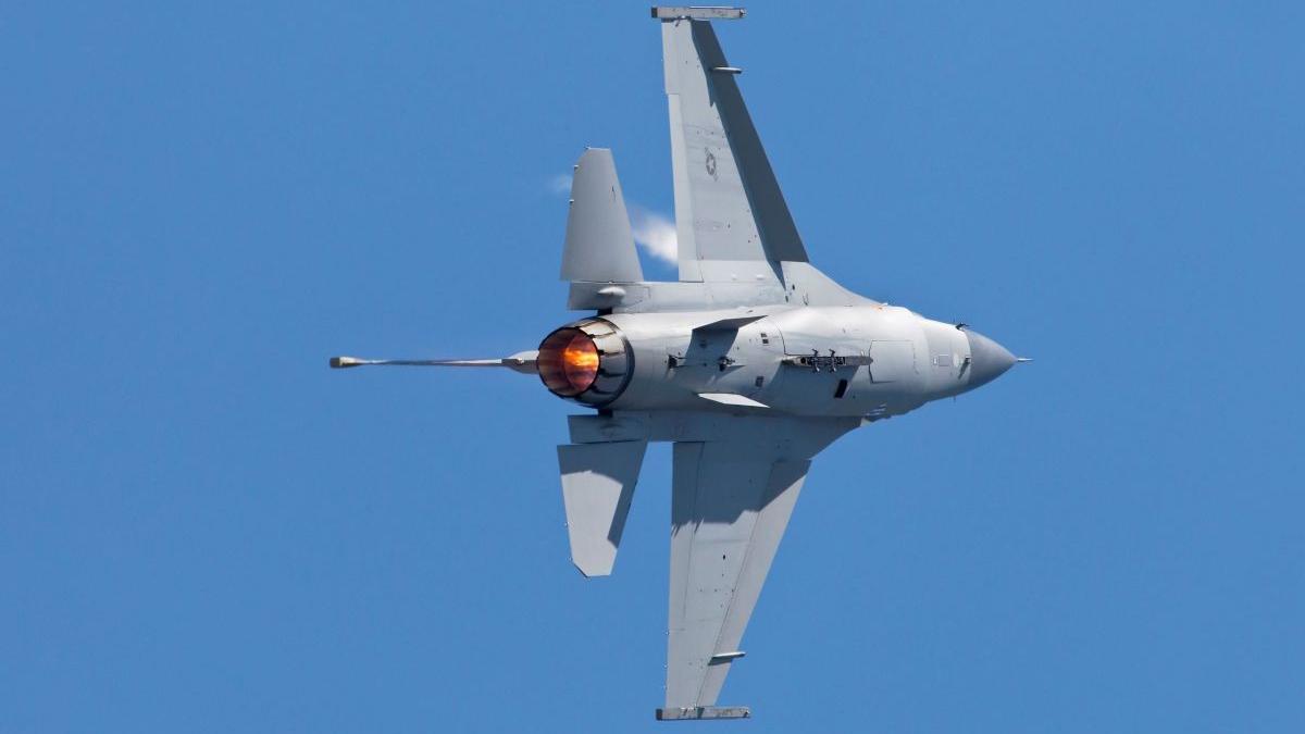 alerta bomba avion romania aeronava escortata avioane vanatoare