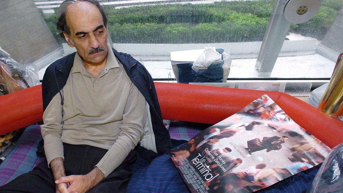 barbat blocat 18 ani aeroport paris a murit