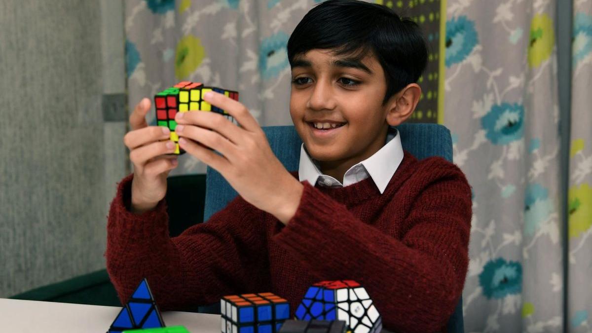 copil 11 ani cel mai mare punctaj test mensa albert einstein stephen hawking