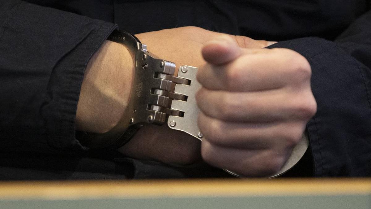 pensionar arad indragostit chiriasa amenintat iubit pistol