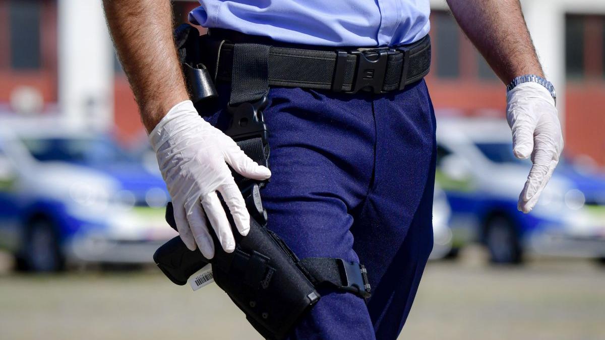 tineri buzau pretins politisti furat bani carduri fete