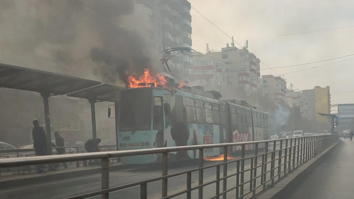 tramvai a luat foc in mers soseaua oltenitei bucuresti