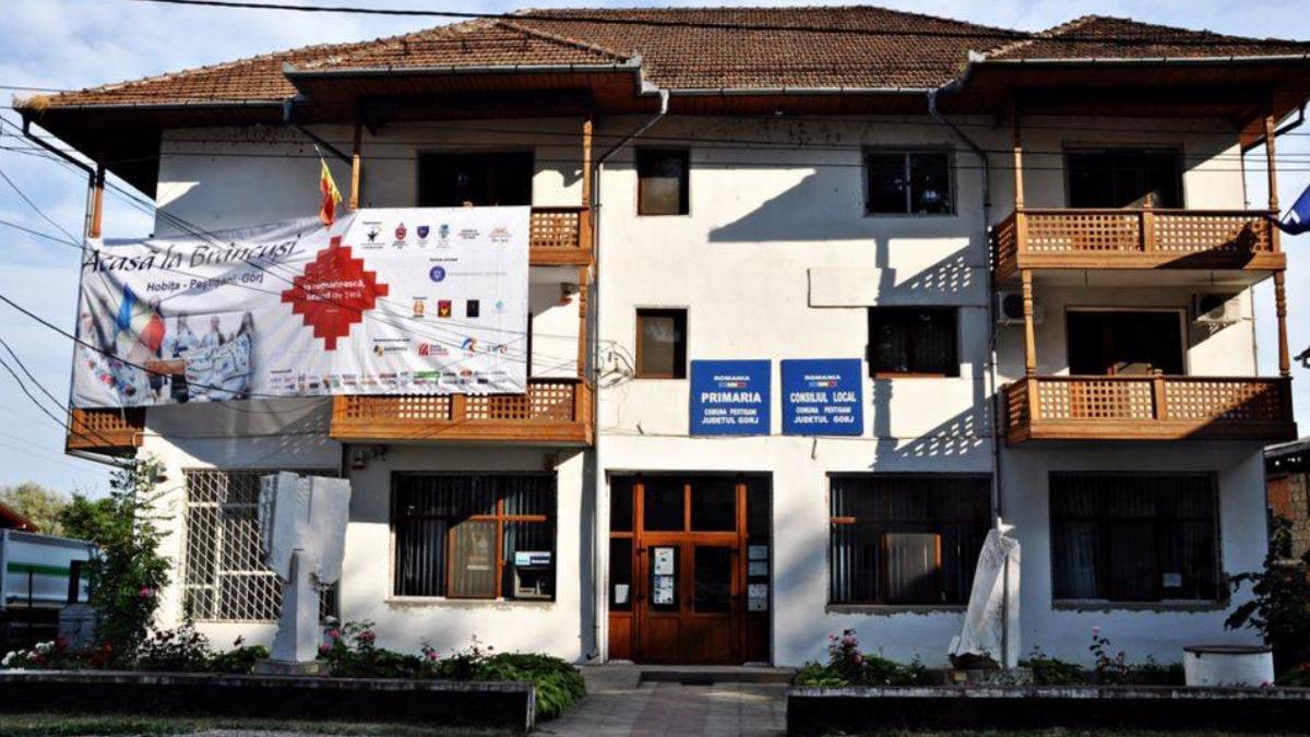 barbat si a dat foc primaria pestisani judetul gorj