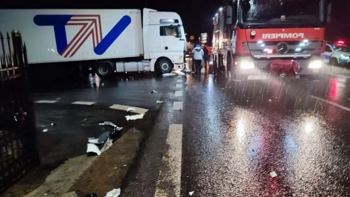 accident intre un autocar si un tir in ramnicu valcea pe centura calimanesti