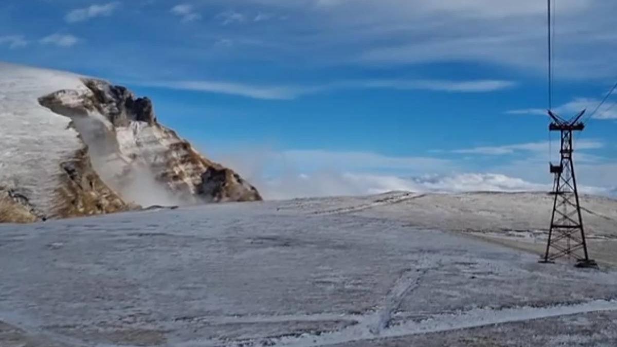 ninge la munte primul strat de zapada