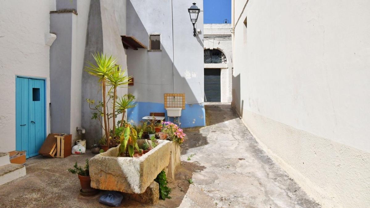 oras italia oferta 30 000 euro persoanelor care se muta acolo