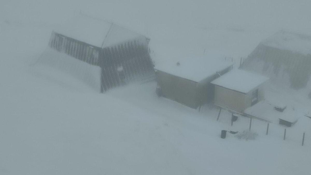 turist iranian salvamontisti platou bucegi