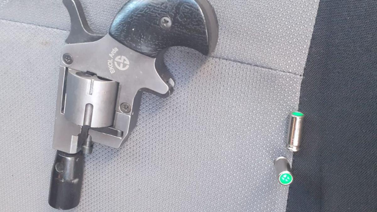 barbat pistol liceu giurgiu