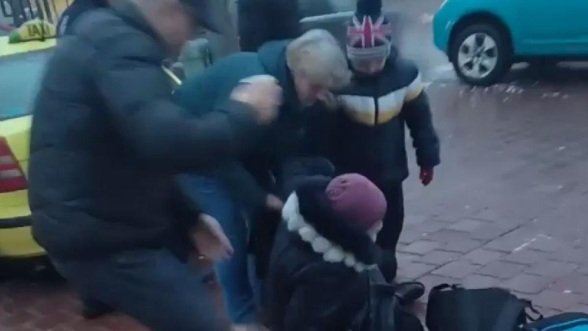 Cinci persoane au ajuns la spitalul din Suceava, într-o oră, după ce au alunecat pe gheaţă