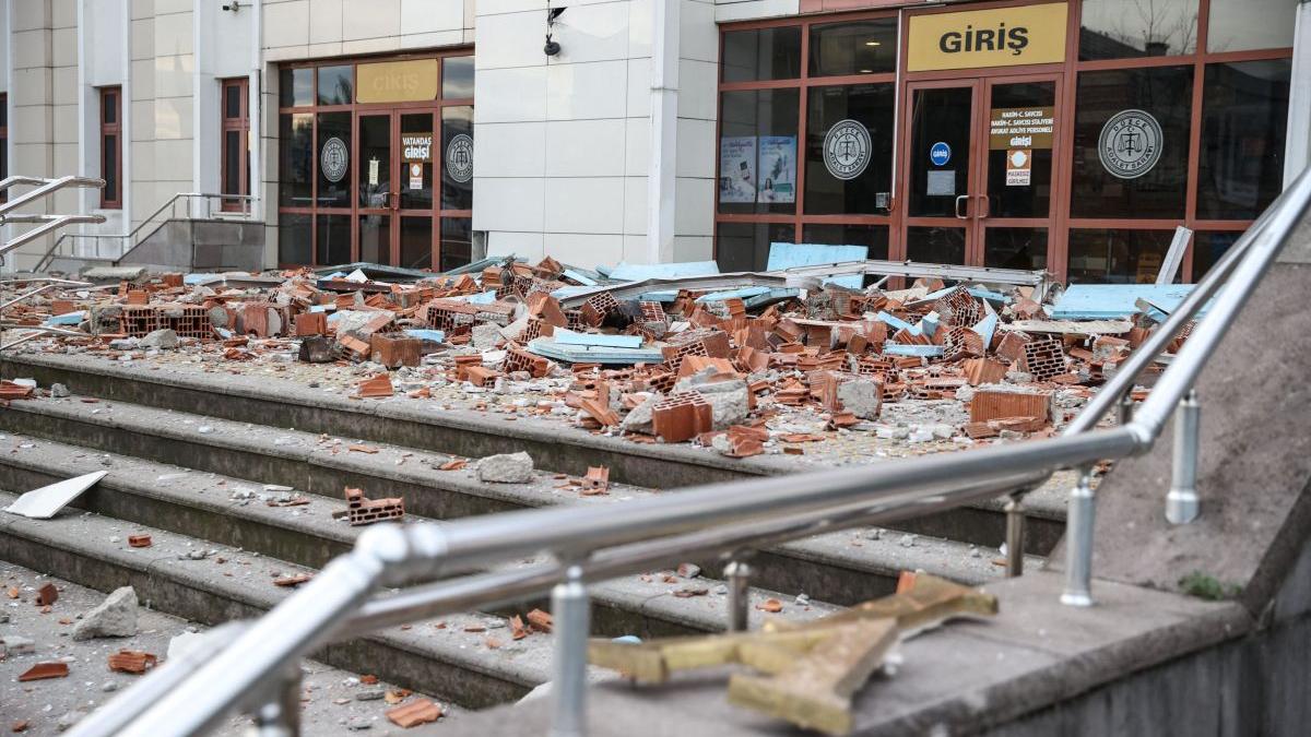 cutremur 5 9 turcia urmat 70 replici