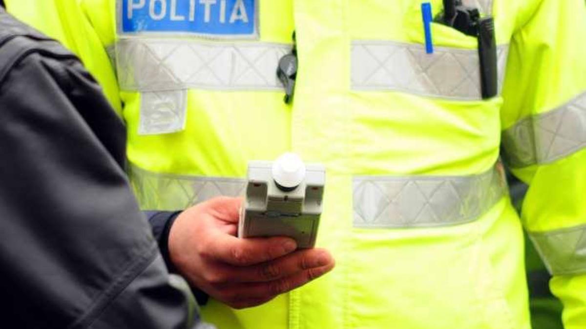 Un șofer băut a lovit nouă mașini, unele aflate în mers, altele parcate, în Râmnicu Vîlcea