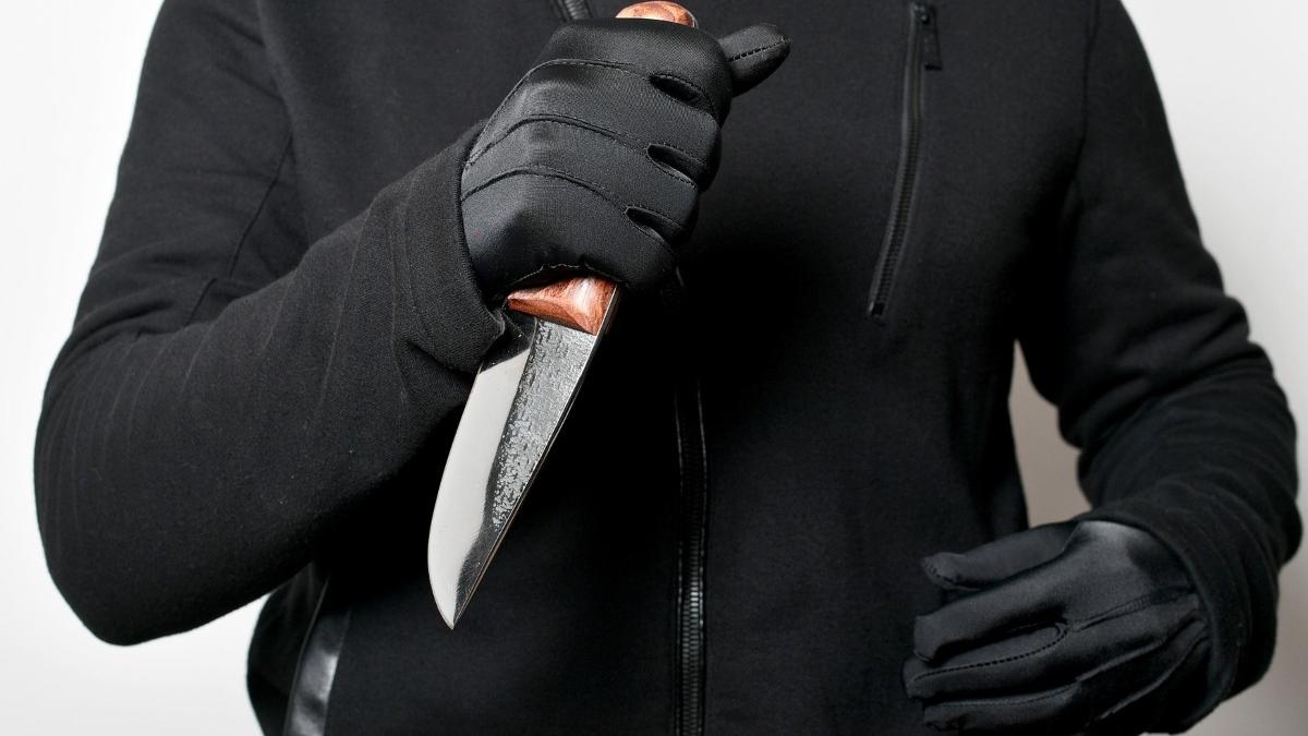 barbat amenintare cutit strada din iasi politie agresoar internare socola