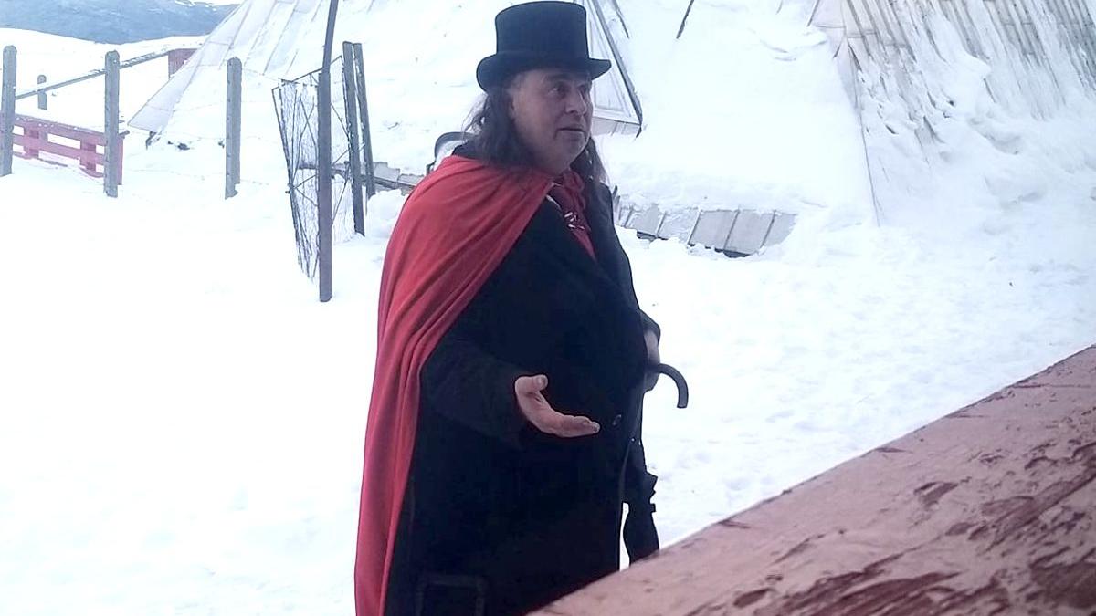 turist deghizat dracula palinca oprit salvamontisti busteni varful omu
