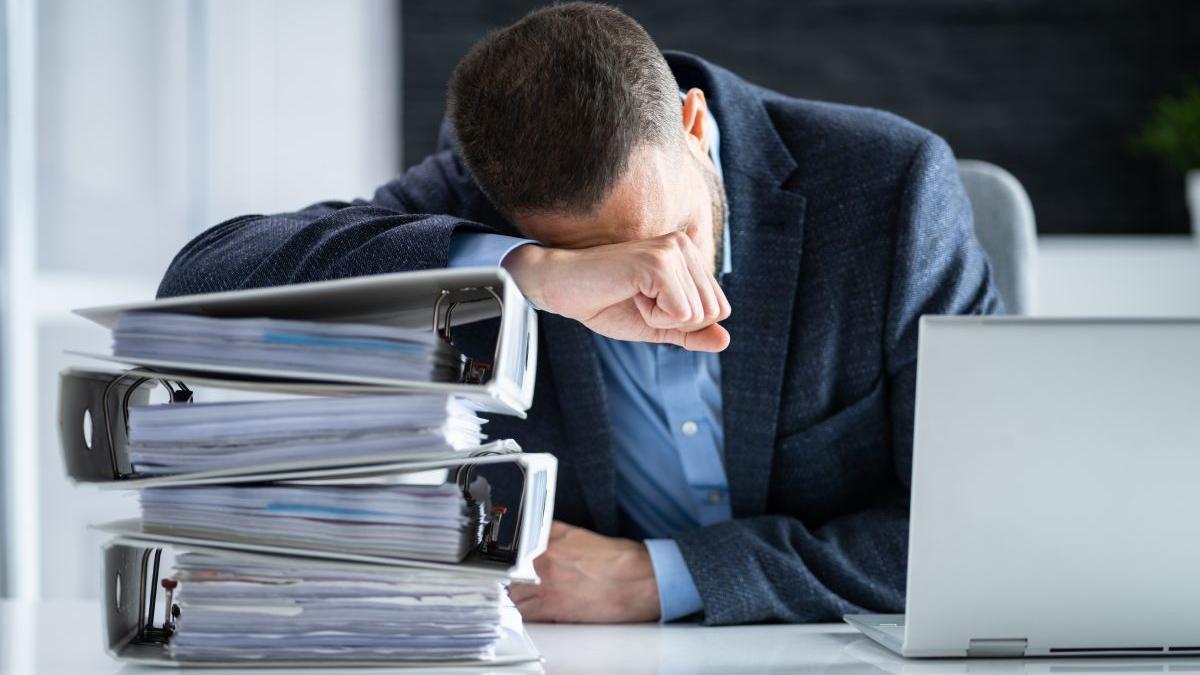 barbat concediat distractiv munca castigat instanta drept plictisitor