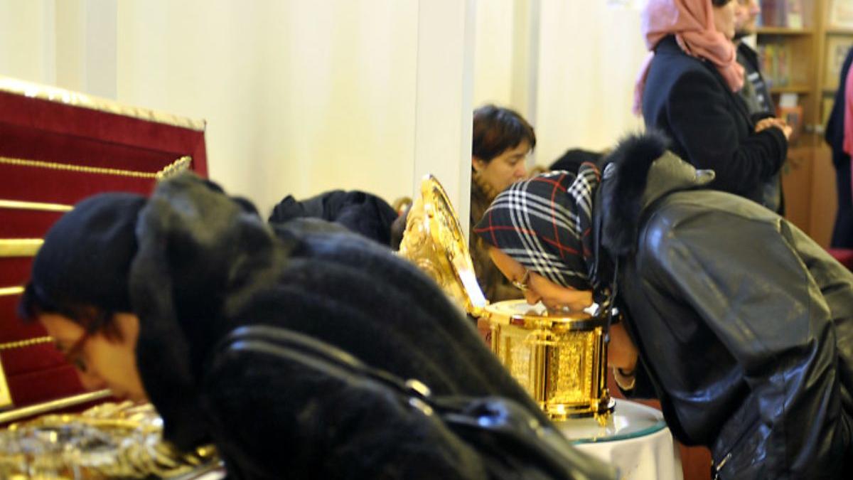 doua femei biserica slujba catedrala mitropolitana sibiu psihiatrie