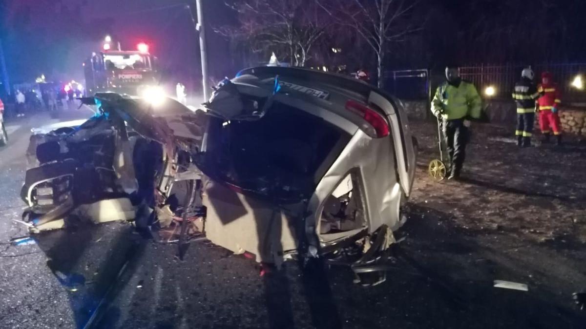 tanar 19 ani mort masina rupt doua aruncat carosabil hunedoara