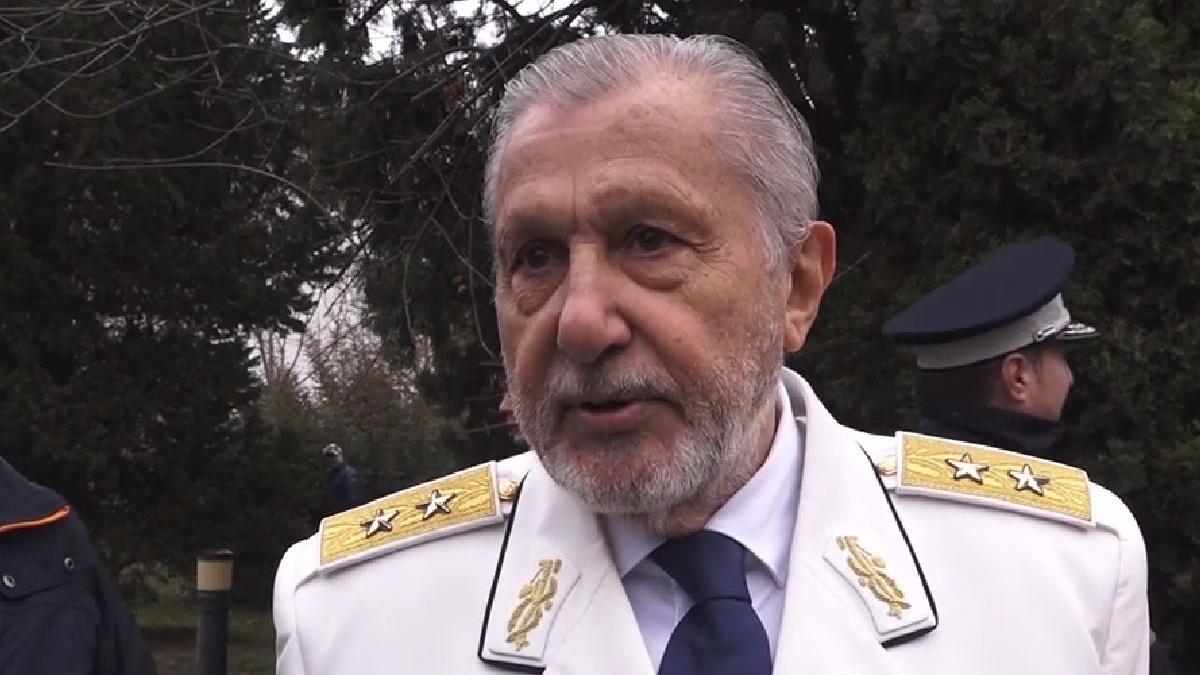ilie nastase imbracat uniforma general parada militara constanta