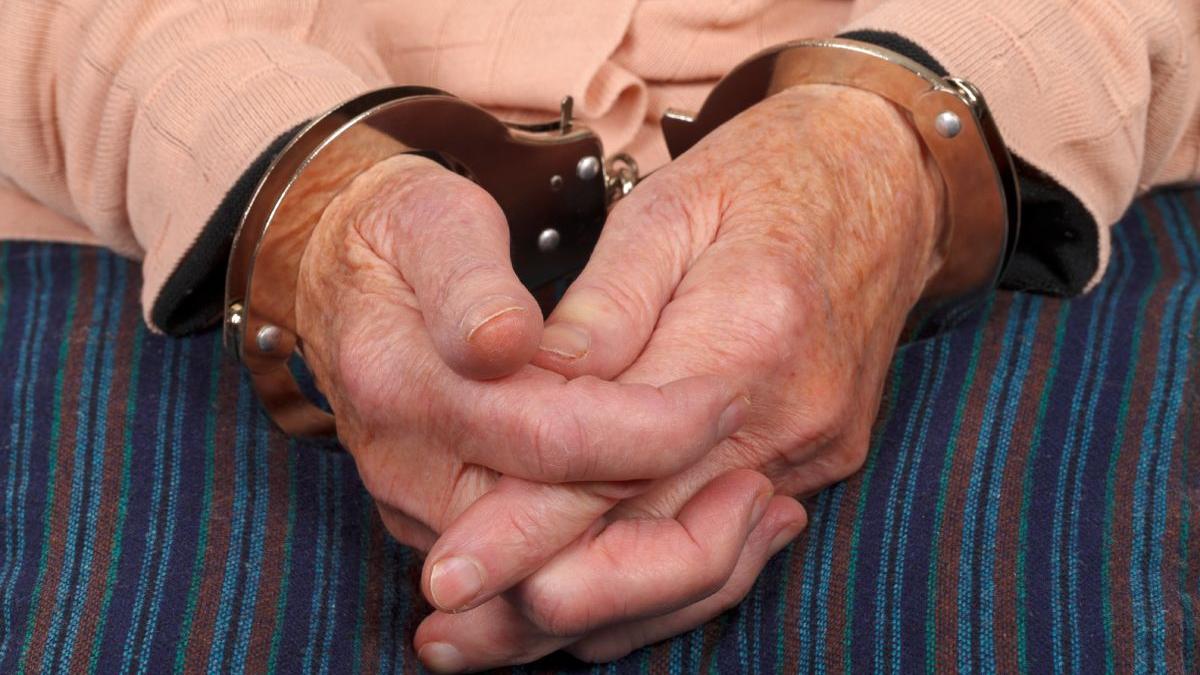 femeie arestata factura gunoi neplatita