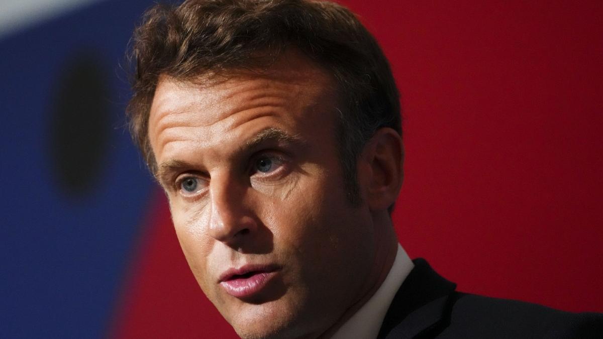 macron ii indeamna pe francezi sa nu intre in panica daca vor fi pene de curent