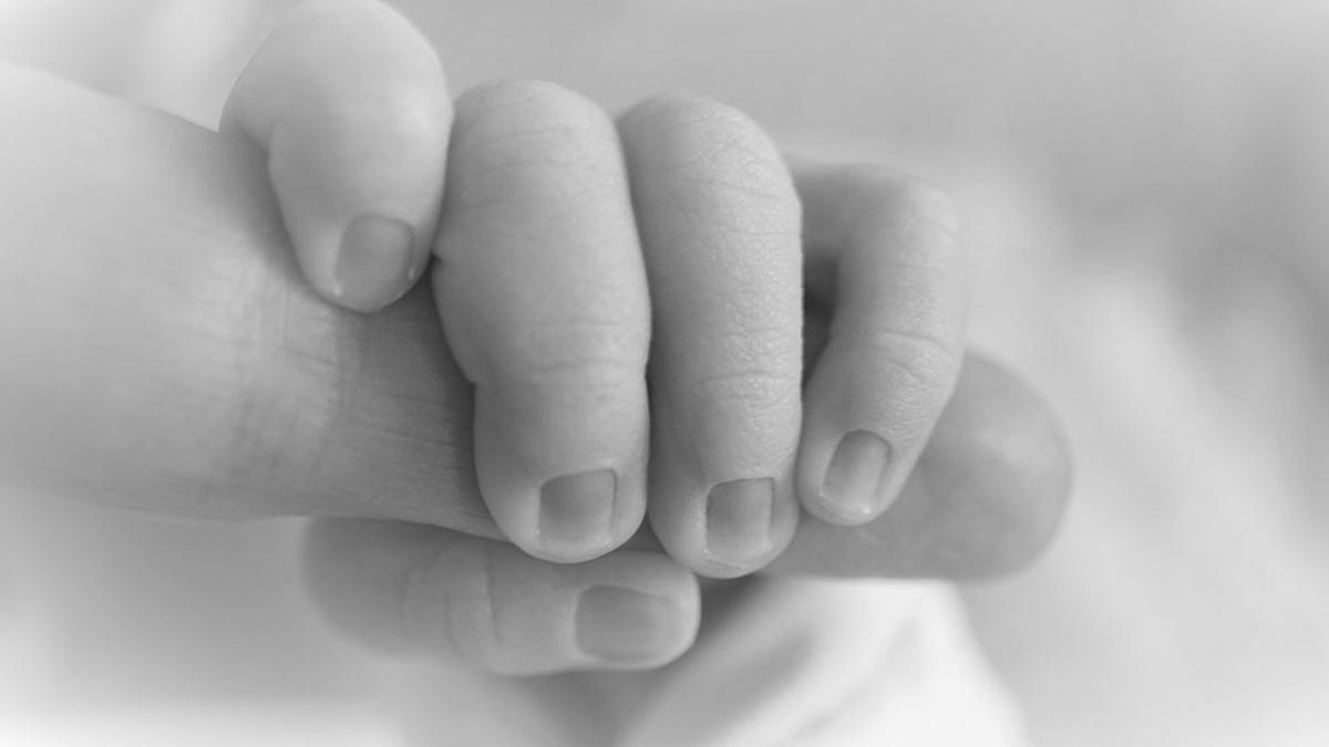 parinti bebelus grav bolnav refuza sange vaccinat noua zeelanda