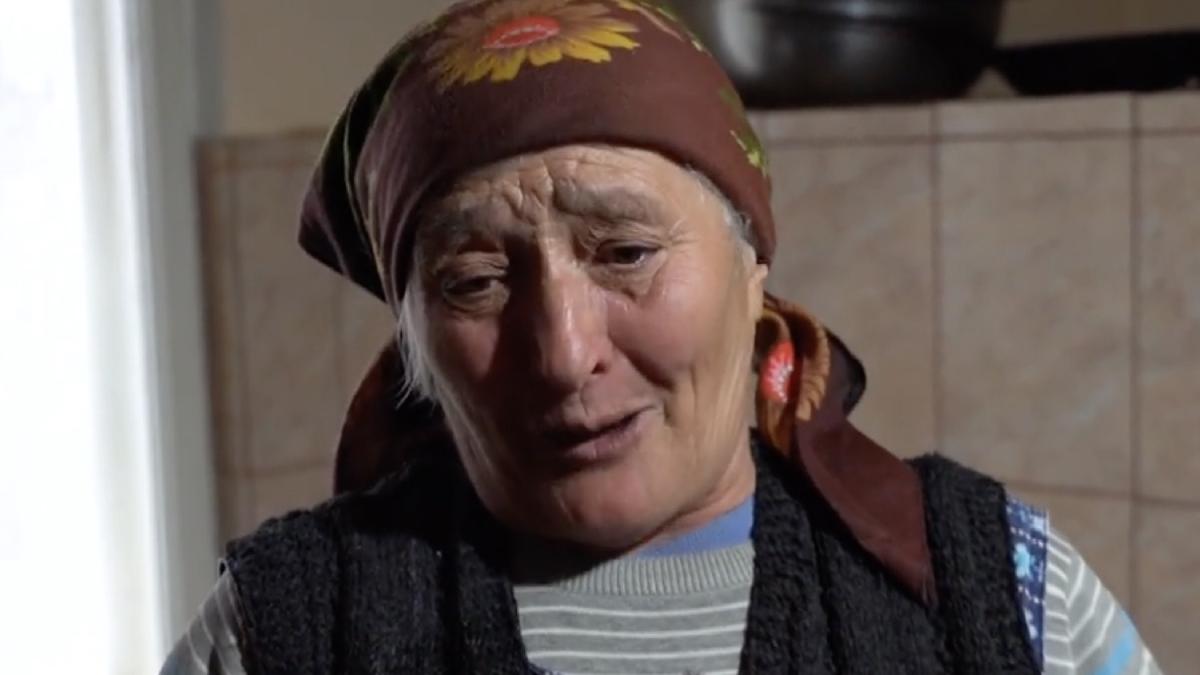 bunica romania cere ajutor guvernanti plangand