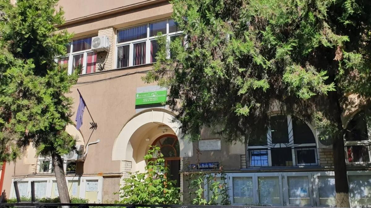 scoala bucuresti acuzata cerut parinti document sa nu denigreze institutia