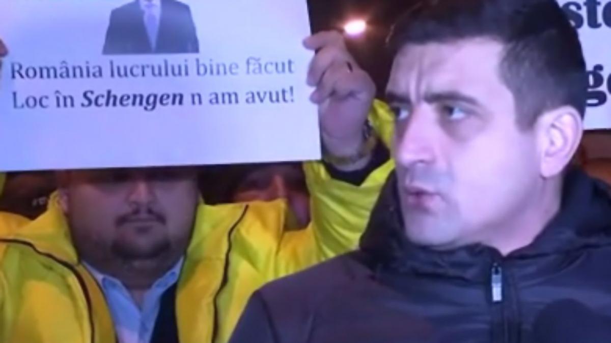 Protest AUR în faţa Ambasadei Austriei de la Bucureşti. George Simion se plânge că oamenii sunt percheziţionaţi
