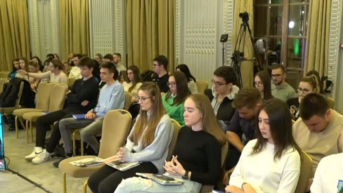 tinerii in administratia publica