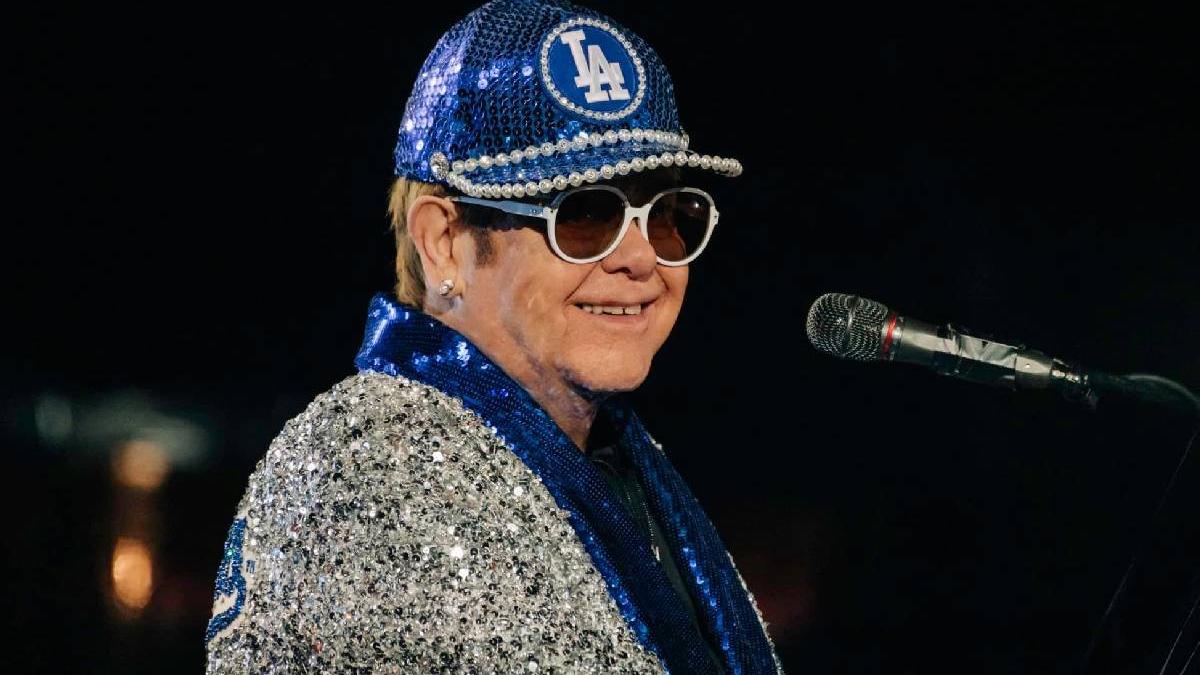 elton john renuntat twitter