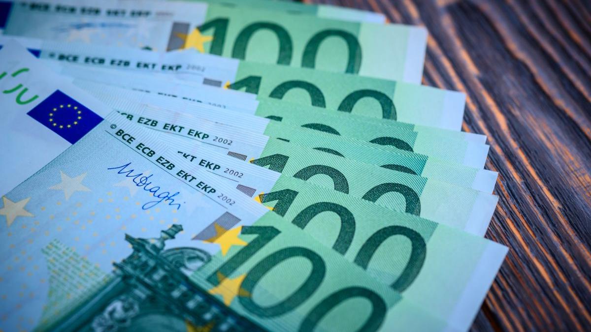un milion de euro bani furati banca alba saraci biserici