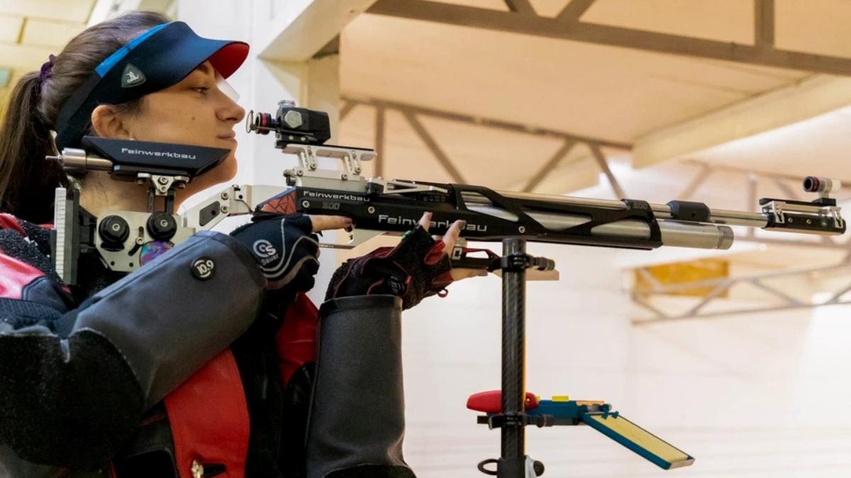 o absolventa de teologie din botosani face performanta in trasul cu pusca