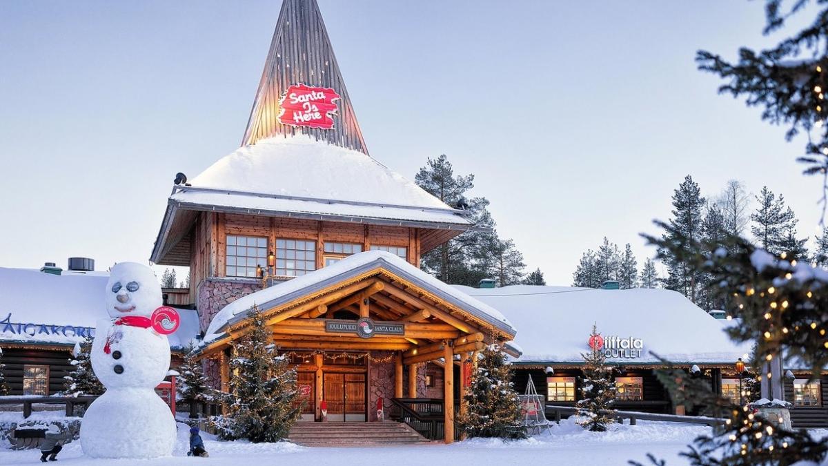 cat a cheltuit familie romani un copil acasa mos craciun laponia