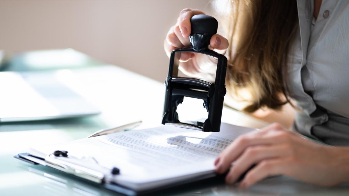 cunoscut notar bucuresti retinut dna inventa nepoti mosteneau apartamente