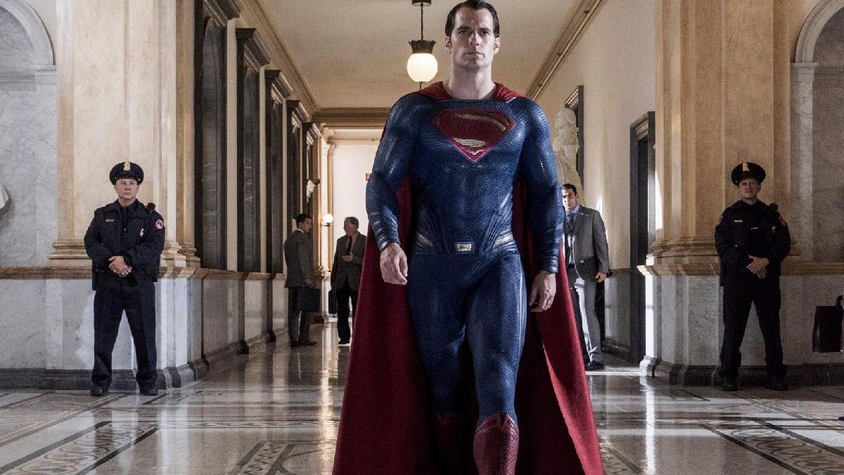 henry cavill inlocuit superman